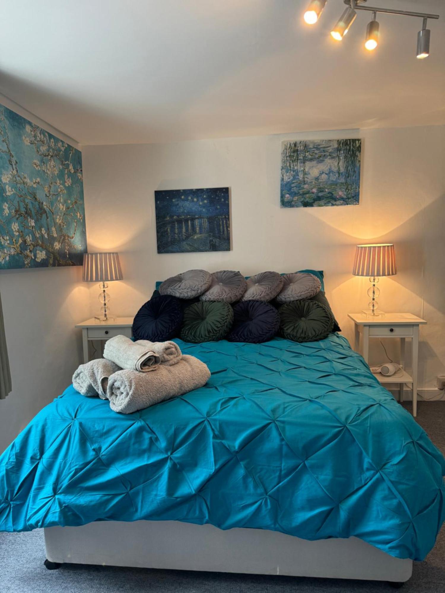 Beautiful Townhouse Next To Royal Victoria Park And Botanical Gardens Within Easy Walking Distance To Bath City Centre Zewnętrze zdjęcie