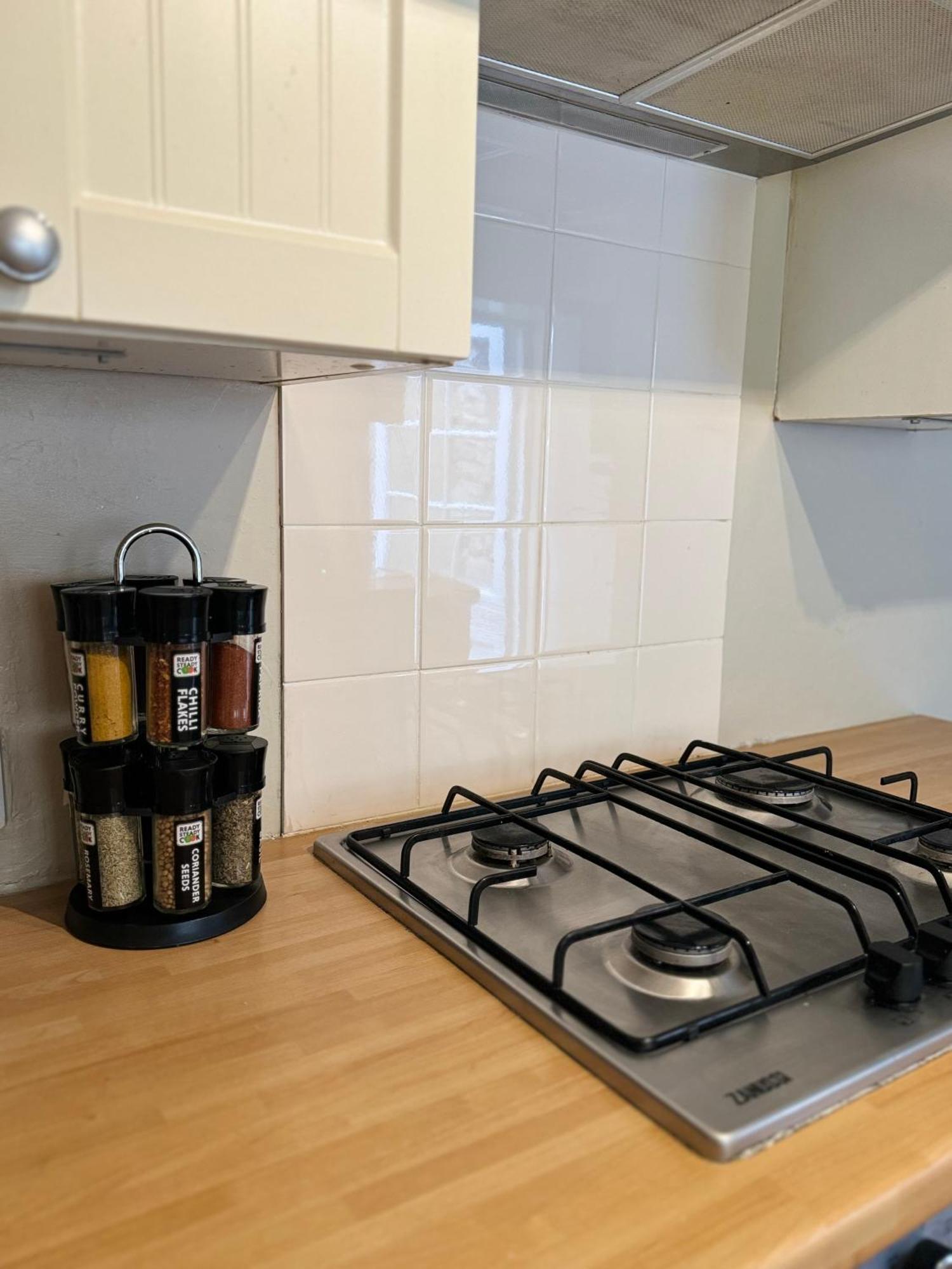 Beautiful Townhouse Next To Royal Victoria Park And Botanical Gardens Within Easy Walking Distance To Bath City Centre Zewnętrze zdjęcie