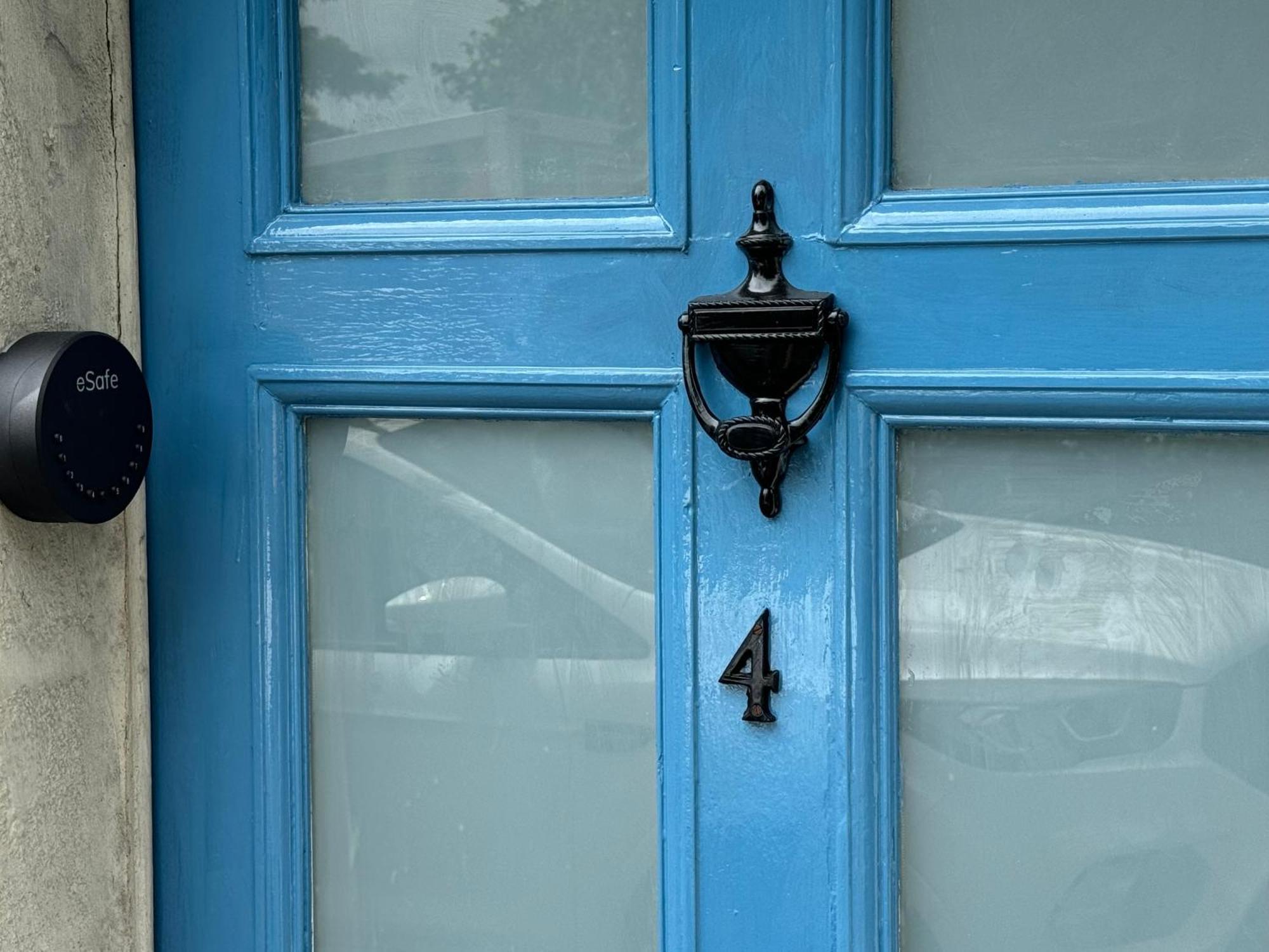 Beautiful Townhouse Next To Royal Victoria Park And Botanical Gardens Within Easy Walking Distance To Bath City Centre Zewnętrze zdjęcie
