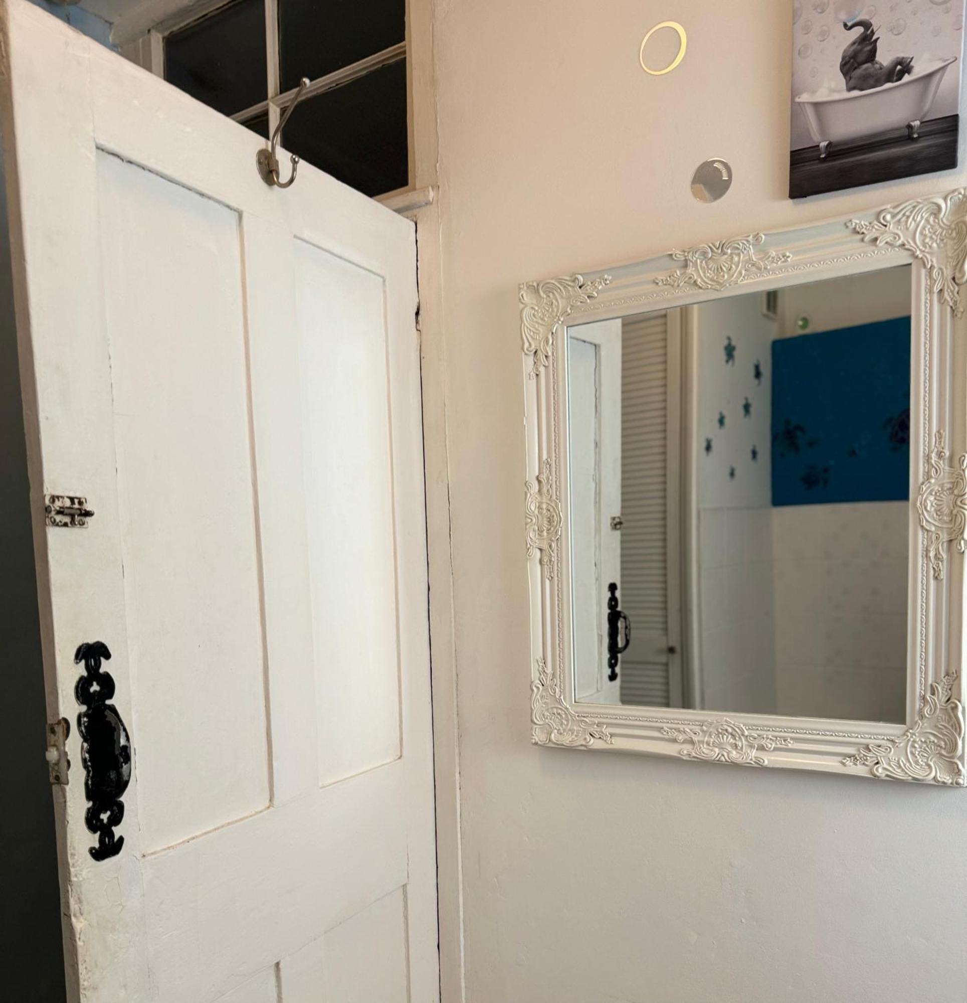 Beautiful Townhouse Next To Royal Victoria Park And Botanical Gardens Within Easy Walking Distance To Bath City Centre Zewnętrze zdjęcie