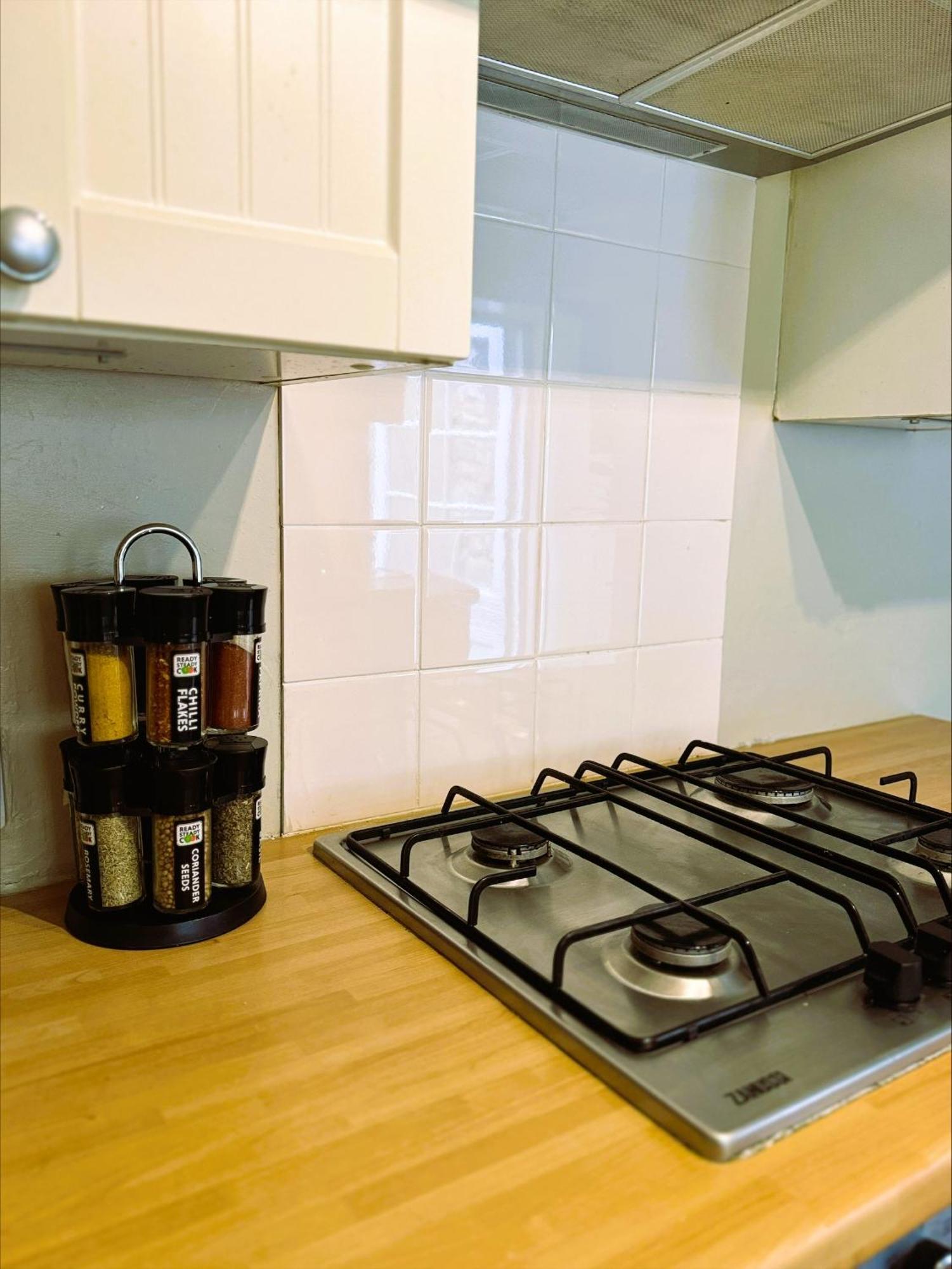 Beautiful Townhouse Next To Royal Victoria Park And Botanical Gardens Within Easy Walking Distance To Bath City Centre Zewnętrze zdjęcie